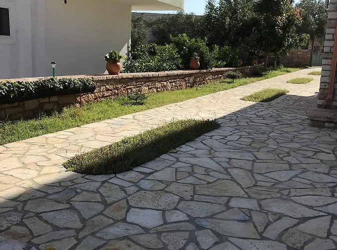 Roku Ksamil