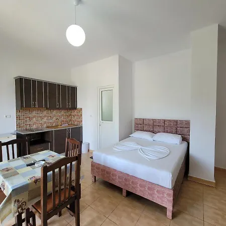 Casa de hóspedes Roku 3*