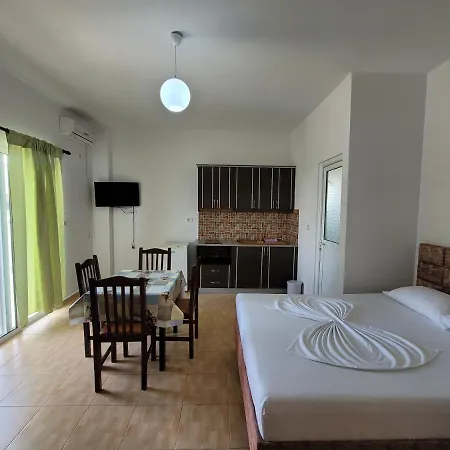 Casa de hóspedes Roku 3*