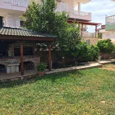 Casa de hóspedes Roku 3*