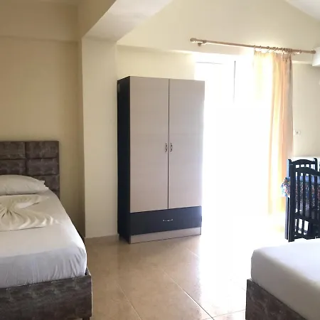 Casa de hóspedes Roku 3*