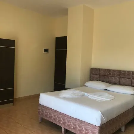 Roku Pensjonat Ksamil