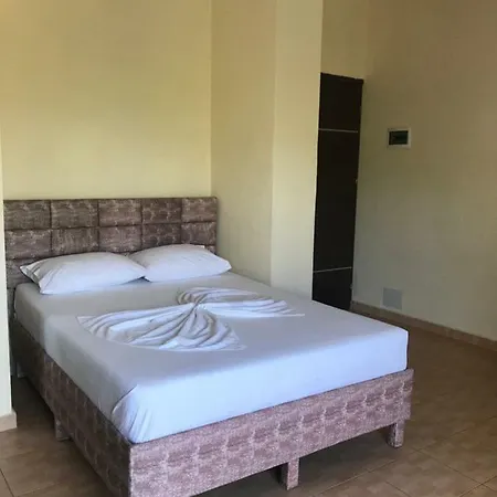 Roku Casa de hóspedes Ksamil