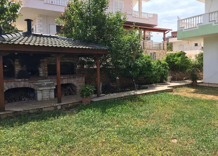 بيت ضيافة Roku 3*