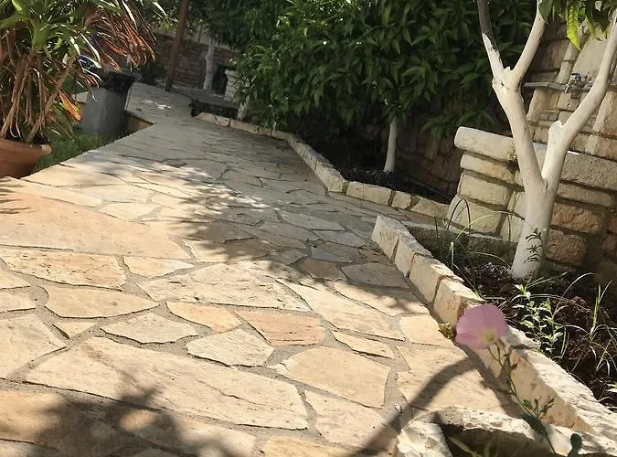 Roku بيت ضيافة 3*